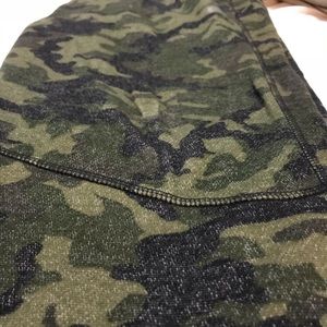 Men’s camo sweats by Layer 8 **Like New**